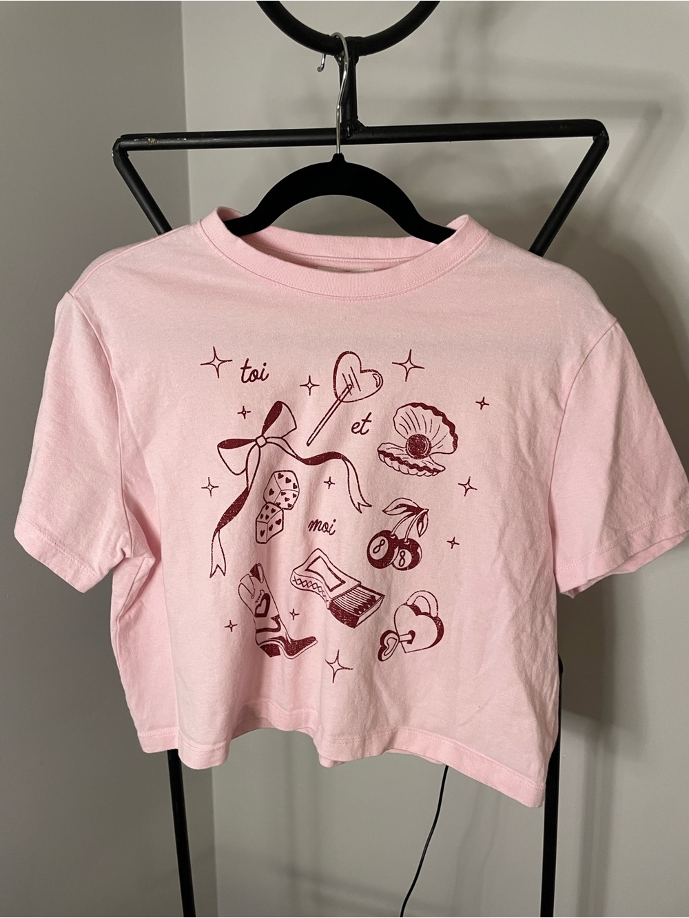 Ardene Light Pink Graphic Cropped Tee with Maroon Motifs